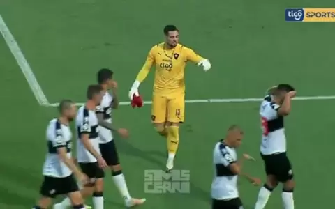 Supercl�sico: el pol�mico gesto de Jorge Recalde a Jean Fernandes