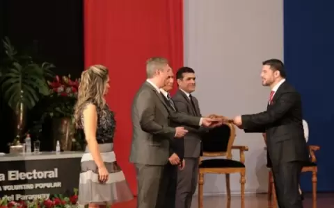 Nenecho Rodr�guez ya es oficialmente intendente de Asunci�n