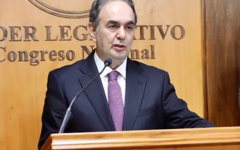 Aumento del 16% para docentes ya est� dentro del PGN