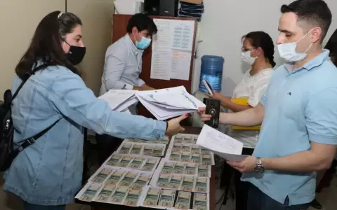Sorprenden a funcionarios de la Fiscal�a cobrando coima