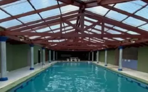 Ni�o muere ahogado en piscina de Paraguar�