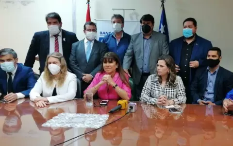 Chaleco de la reina: Celeste Amarilla dice que no hay motivos para su destituci�n