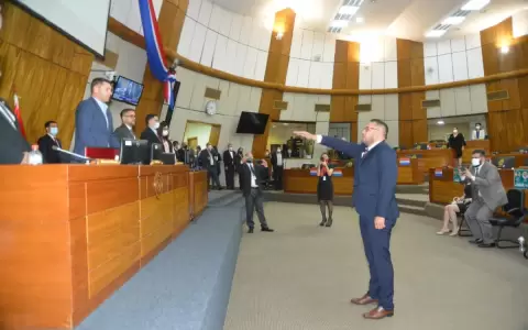 Jur� Miguel Godoy como defensor del pueblo