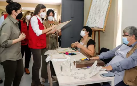 Reina Letizia visit� el Programa �apu'�ke de la Oficina de la Primera Dama
