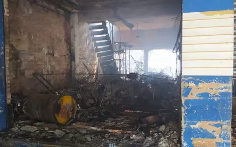 Comerciantes hacen vigilia tras incendio en el Mercado 4