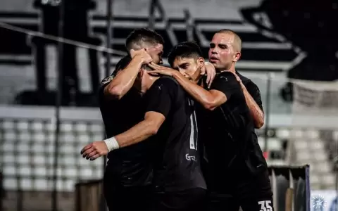 Libertad vence a Olimpia sobre el final en un intenso partido