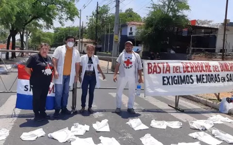 �A los m�dicos solamente en el pico de la pandemia nos usan y despu�s nos borran�