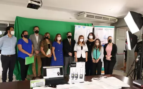 Otorgan equipos tecnol�gicos para fortalecer capacitaci�n de defensores p�blicos