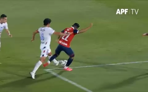 As� vio el VAR el penal para Cerro y los goles anulados a Guaran�