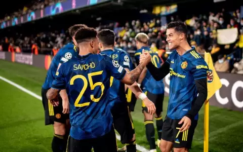 Manchester United derrota a Villareal y clasifica a octavos