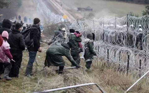 Bielorrusia trabaja para que migrantes "vuelvan" a sus pa�ses y la UE prepara sanciones