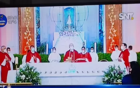 Caacup�: "Eucarist�a y la llamada a la santidad de los laicos", en el tercer d�a del novenario