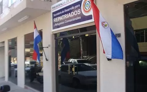 Unos 120 paraguayos al mes son repatriados desde Argentina