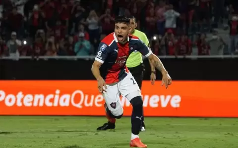 Cerro Porte�o vence a 12 de Octubre y queda a un paso del t�tulo