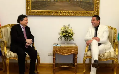Bolivia cesa a su embajador que se burl� del idioma guaran�
