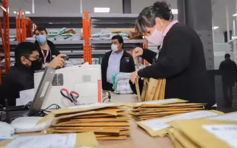 Proponen permisos para funcionarios que ocupan cargos electivos