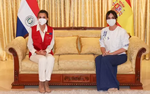 Prensa espa�ola se hace eco de pol�mica por chaleco que Letizia Ortiz us� en Paraguay
