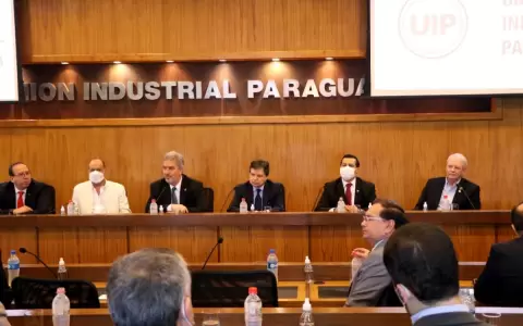 Empresariado pide mantener tarifa de Itaip�