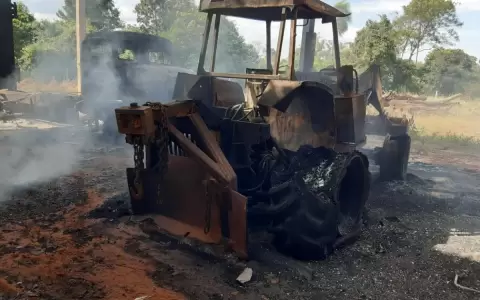 Puentesi�o: Despojaron de tractor a pe�n y exigieron pago de "impuesto revolucionario"