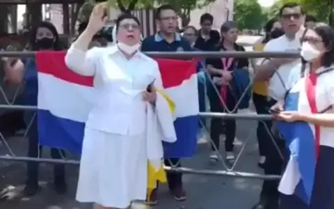 Monjas se manifiestan en contra de la designaci�n de V�ctor R�os como ministro de la Corte