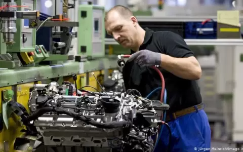 Industria global se frena