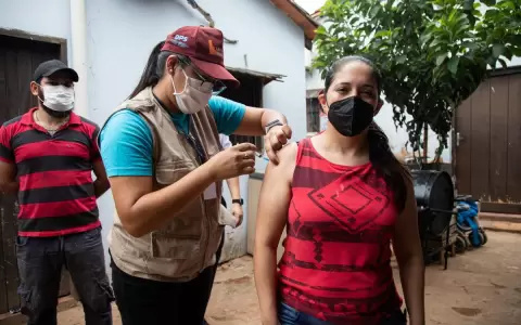 Sin excusas para vacunarse: Salud va a domicilio