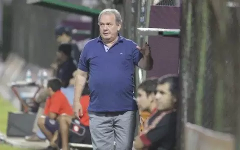 Exfutbolista relata modus operandi de Gonz�lez Daher