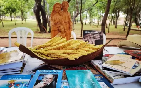 Primer pesebre de libros en Atyr�