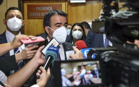 Ejecutivo pide que proyecto de Compras P�blicas sea aprobado este jueves