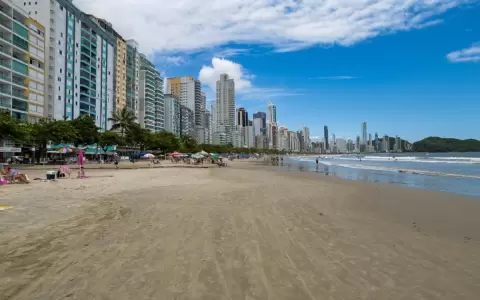 Brasil vuelve a abrirse al mundo ofreciendo a visitantes playas y sol