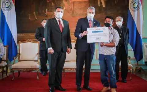 Gobierno entrega certificados e indemnizaci�n econ�mica a pueblos ind�genas