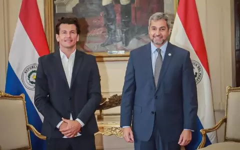 Nelson Haedo Valdez invita a Mario Abdo al partido de despedida