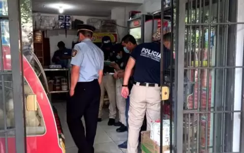 San Lorenzo: allanan local comercial en busca de productos l�cteos de contrabando