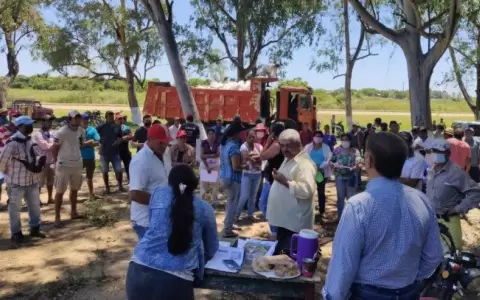 Gobierno otorgar� bonos a pescadores de �eembuc� para compra de carne y verduras