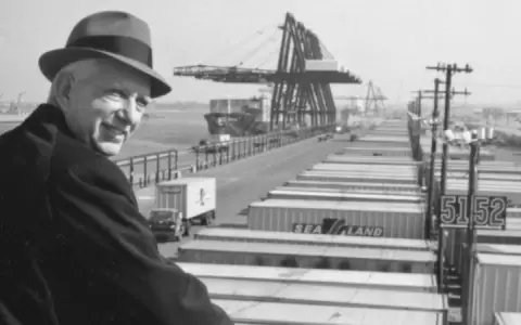 Malcolm McLean, el visionario que invent� los contenedores para barcos