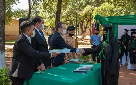 Egresados de Escuela Agr�cola recibieron cr�dito para planes de negocios