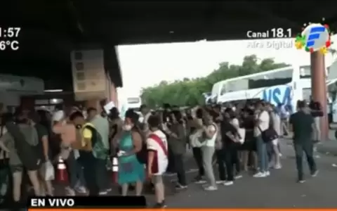 Paraguayos denuncian espera de hasta 8 horas para cruzar frontera de Falc�n