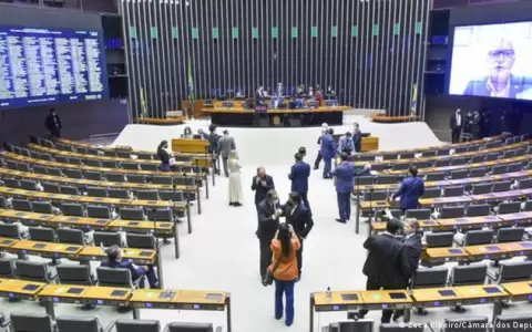 Congreso Brasil aprueba presupuesto 2022 con pol�mico gasto electoral