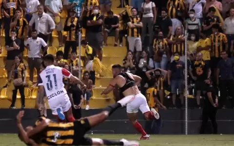 Acosta felicita a Cerro Porte�o, pero apunta contra el arbitraje