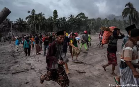 Elevan a 22 la cifra de muertos por erupci�n de volc�n Semeru en Indonesia