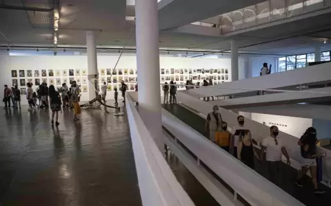 Canto anunciado. Consideraciones acerca de la 34� Bienal de S�o Paulo