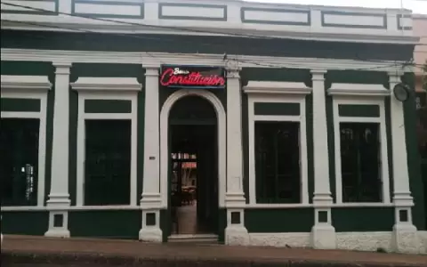 Denuncian que drogan a chicas con bebidas en conocido bar