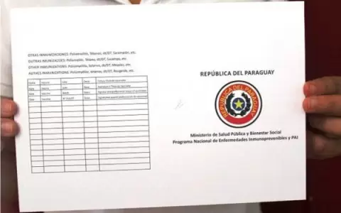 Funcionario vend�a tarjeta de vacunaci�n y fue apartado
