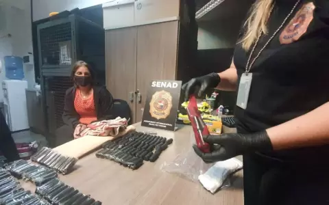 Mujer cae con droga adherida al cuerpo en el aeropuerto