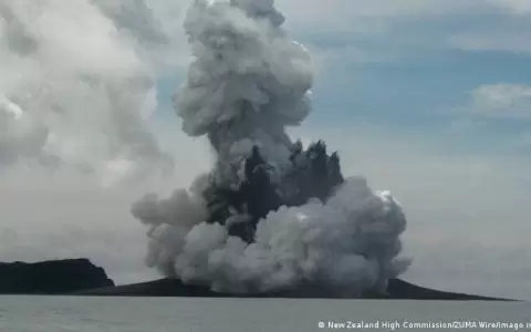 Dos mujeres mueren ahogadas en Per� tras erupci�n de volc�n en Tonga