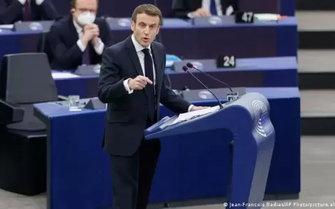 Macron propone incluir el aborto en la Carta UE de Derechos Fundamentales