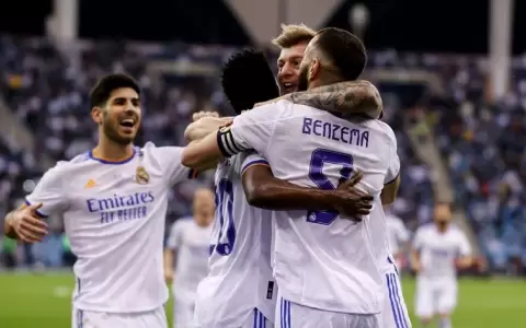 Real Madrid supera a Barcelona y se mete en la final de la Supercopa