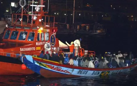 Durante 2021 se duplic� la cifra de inmigrantes muertos en las rutas hacia Espa�a