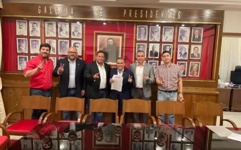 Honor Colorado inscribi� candidaturas con miras a las internas