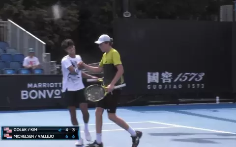 Vallejo tambi�n hace historia en dobles del Australian Open J�nior